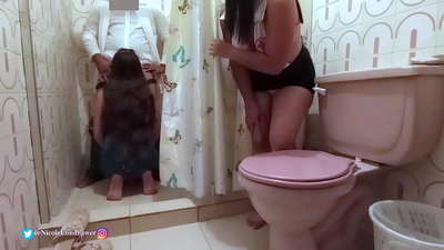 Медсестра обнаруживает, что доктор трахает пациента в туалете больницы / ЧАСТЬ 1 / NicoleLondrawer / Chiquicandy